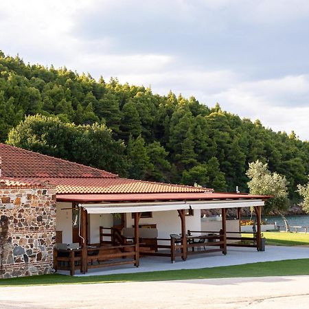 Komitsa Luxury Apartments Nea Roda Buitenkant foto