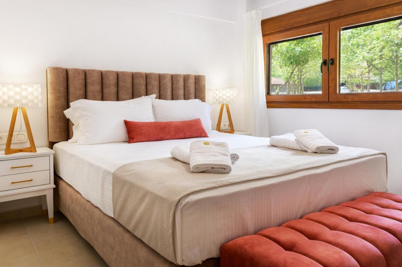Komitsa Luxury Apartments Nea Roda Buitenkant foto