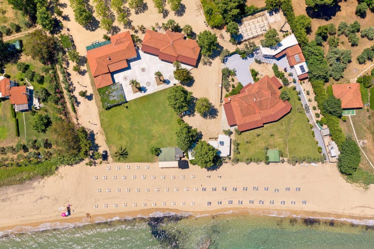 Komitsa Luxury Apartments Nea Roda Buitenkant foto