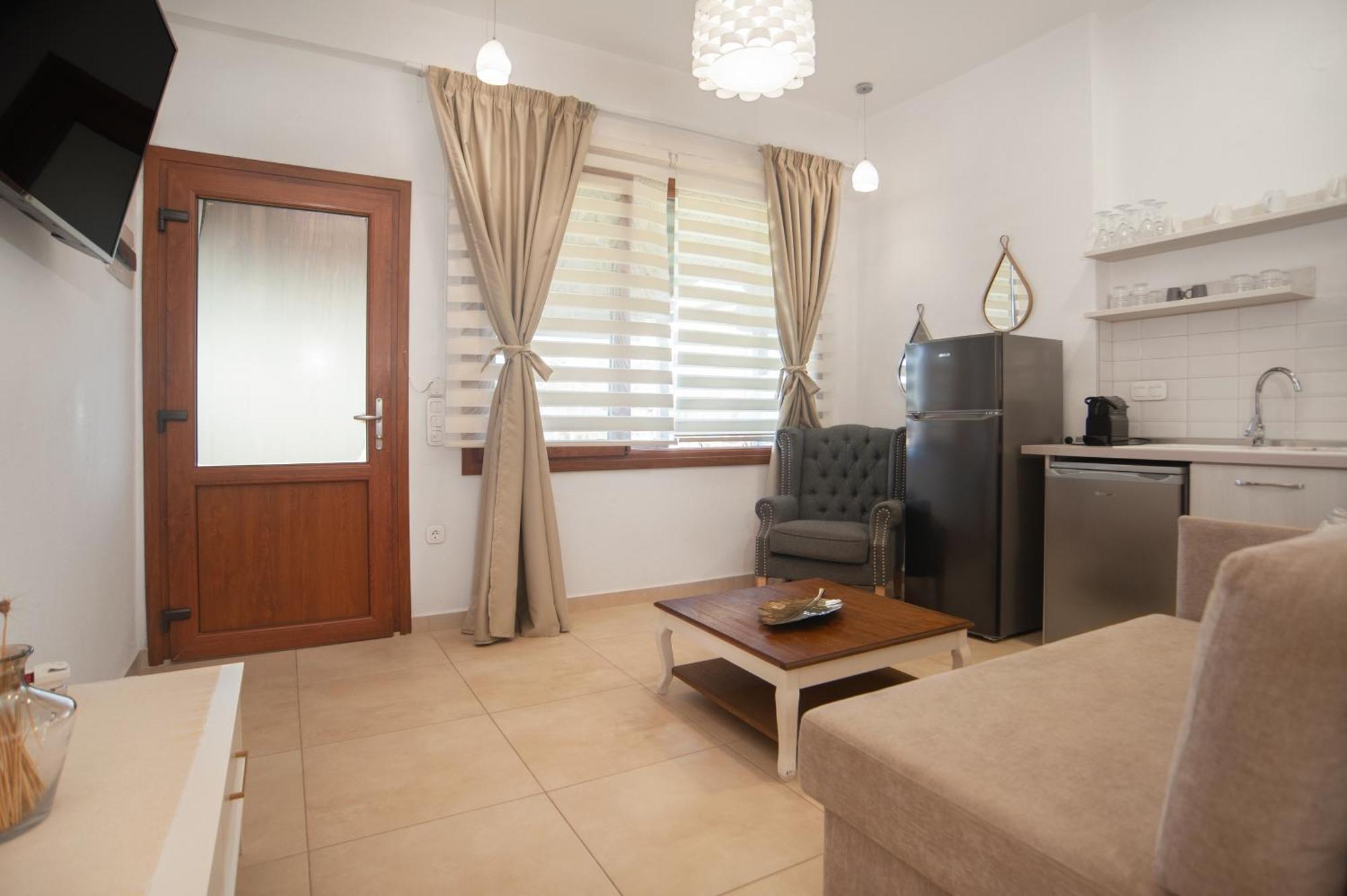 Komitsa Luxury Apartments Nea Roda Buitenkant foto