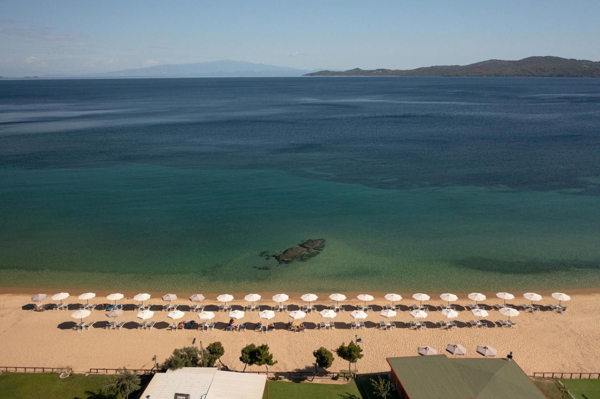 Komitsa Luxury Apartments Nea Roda Buitenkant foto