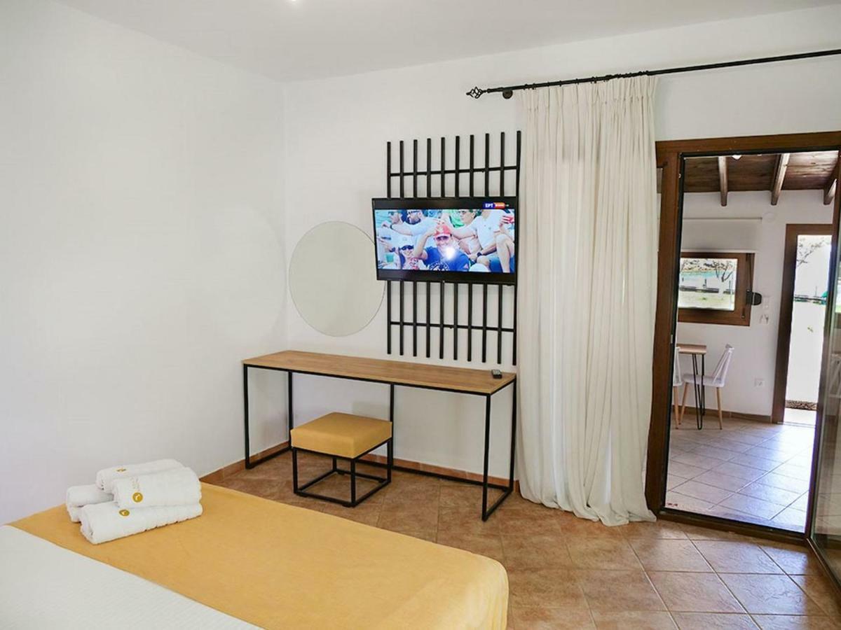 Komitsa Luxury Apartments Nea Roda Buitenkant foto