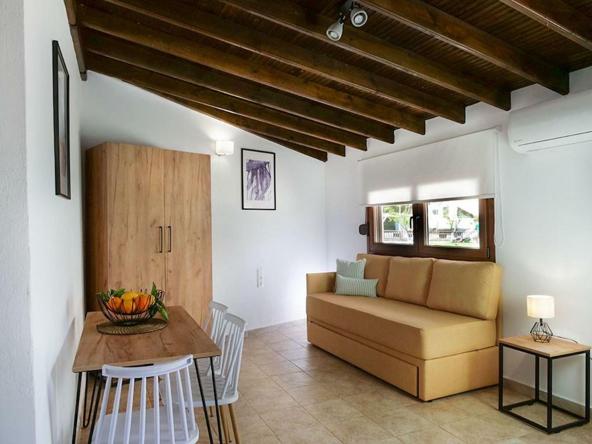 Komitsa Luxury Apartments Nea Roda Buitenkant foto